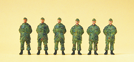 Standing soldiers CapCoat camouflage of German Bundeswehr (6 painted figures)<br /><a href='images/pictures/Preiser/16842.jpg' target='_blank'>Full size image</a>